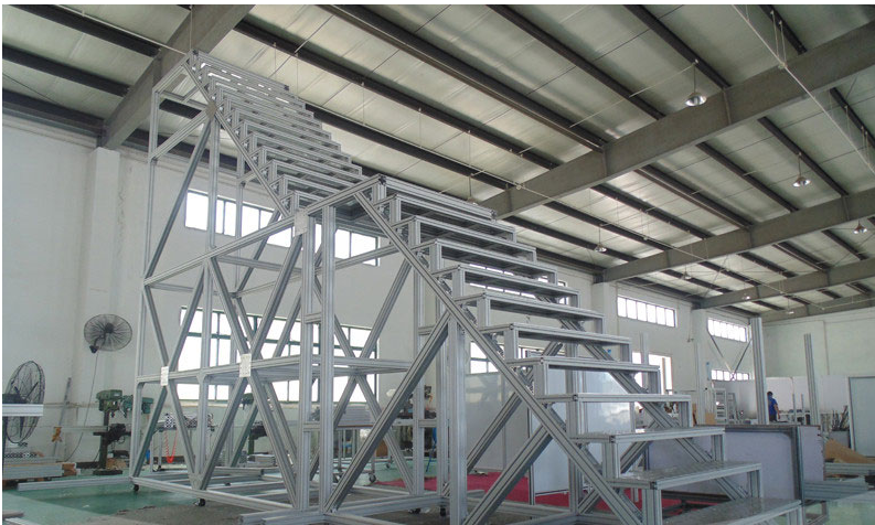 草莓视频APP在线下载过桥踏步