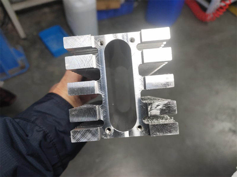 电池冷却充电桩散热设备散热器草莓视频APP在线下载