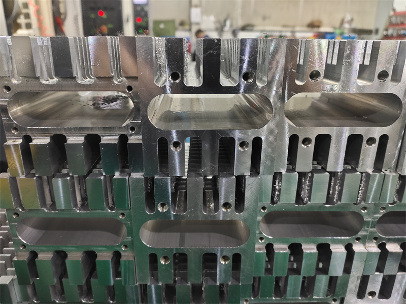 工业带槽散热片草莓视频APP在线下载