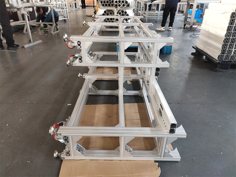 机架流水线挤压草莓视频APP在线下载