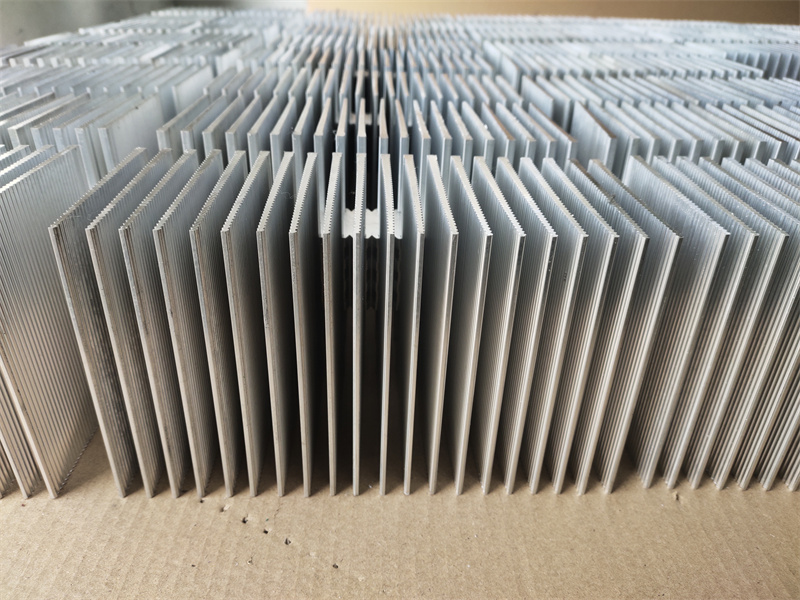 草莓视频APP在线下载电焊机散热器